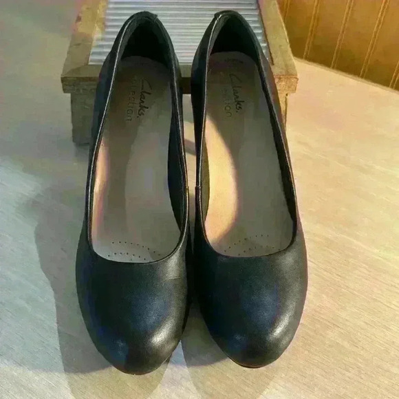 Clark’s Collection “Adriel Viola” Black Leather Heels - Picture 1 of 6